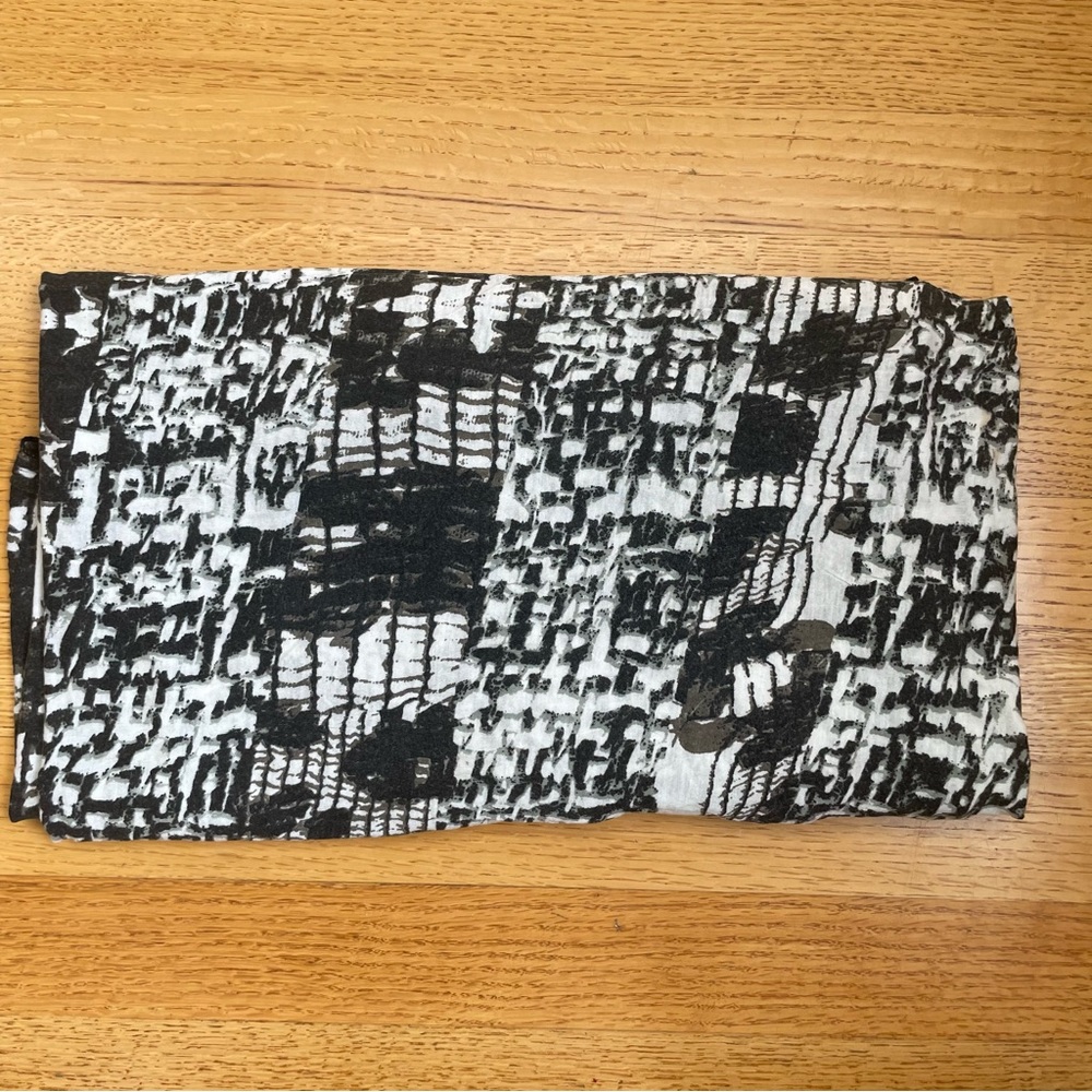 Deena & Ozzy Infinity Scarf 32"x32"